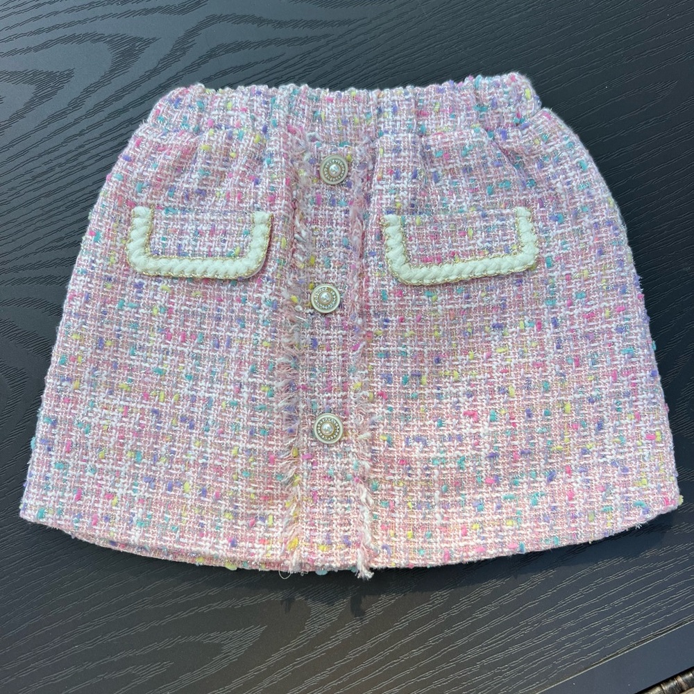 Girls Pink Tweed Skirt with Pearl Buttons. Doe a Deer. NWT. Classic Chanel Look